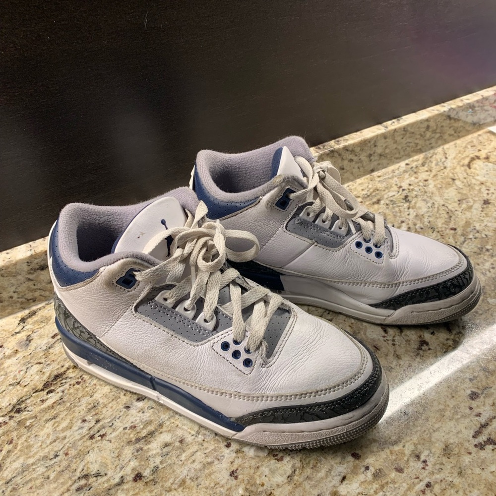 Nike Air Jordan 3 Retro Big Kid. Size 4. Gently worn.